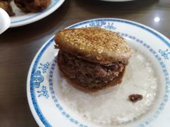 烧饼夹烧牛羊肉-老爆肚满五香烧牛羊肉