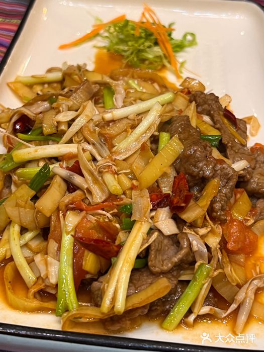香巴拉云南餐厅(华莱坞店)芭蕉花炒牛肉图片
