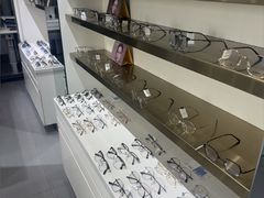 -视野联行眼镜•蔡司•依视路(温江店)