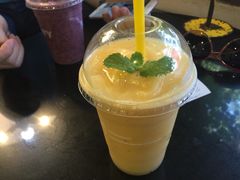 -莓园冰淇淋店