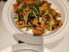荆芥烧信阳地锅豆腐-阿五黄河大鲤鱼(英协路店)