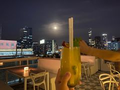 -The ROOF (通盈中心店)