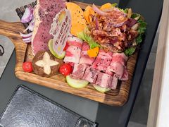 -山野的朋友露营炭火烤肉