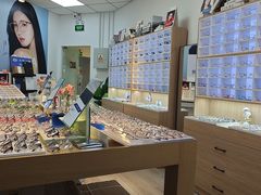 -天空之镜眼镜店蔡司依视路配镜授权零售店(望京颐堤港店)