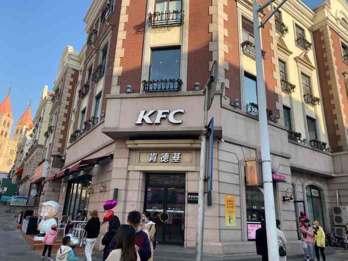 肯德基(中山路店"鉴于火车站附近的两家m记和kfc都华丽丽.