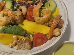 柠檬汁拌扒鲜虾牛油果沙拉-G+KITCHEN(龙湖狮山天街店)