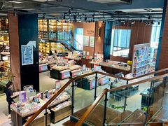 -半山书局(新世纪商城店)