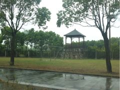 有个5人制的小足球场-鸿华度假酒店