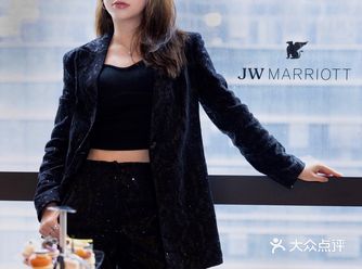 这是什么梦幻联名?成都JW酒店&迈凯轮联名下午茶️