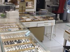 -美式眼镜·授权蔡司.依视路.尼康.豪雅.明月(人民广场店)