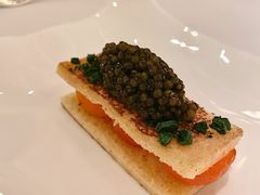 有机蛋黄吐司鱼子酱和香草-Jean Georges