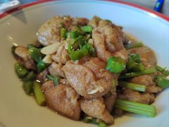 青椒炒油豆腐-小洞天柴火土菜馆