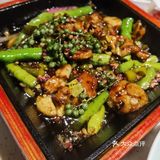 上周在虹口老头儿油爆虾前有23桌果断放弃今到店1点没排队油爆虾卖完了点了个沼虾王实物很大VS基围虾像吃大只小龙虾吃好祖宗一定要坐这个火车我走都比他开得快可算哄回家了这周第一周幼儿园生活结束我感觉他是去聊天的吃饭深受老师表扬吃货本色不改继续加油