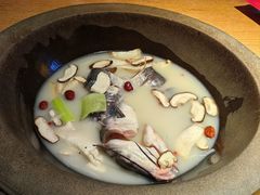 -咕嘟草帽鱼·牛奶一样的鲜鱼汤(天鹅湖万达广场店)