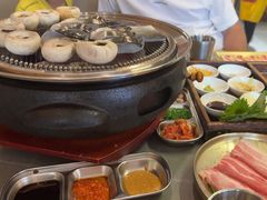 -围炉肉舍•炭烤活鳗•丹东海鲜烤肉(步行街店)