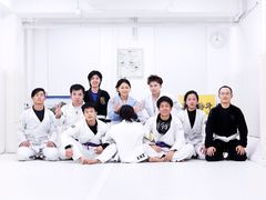 -菠萝格斗巴西柔术训练馆
