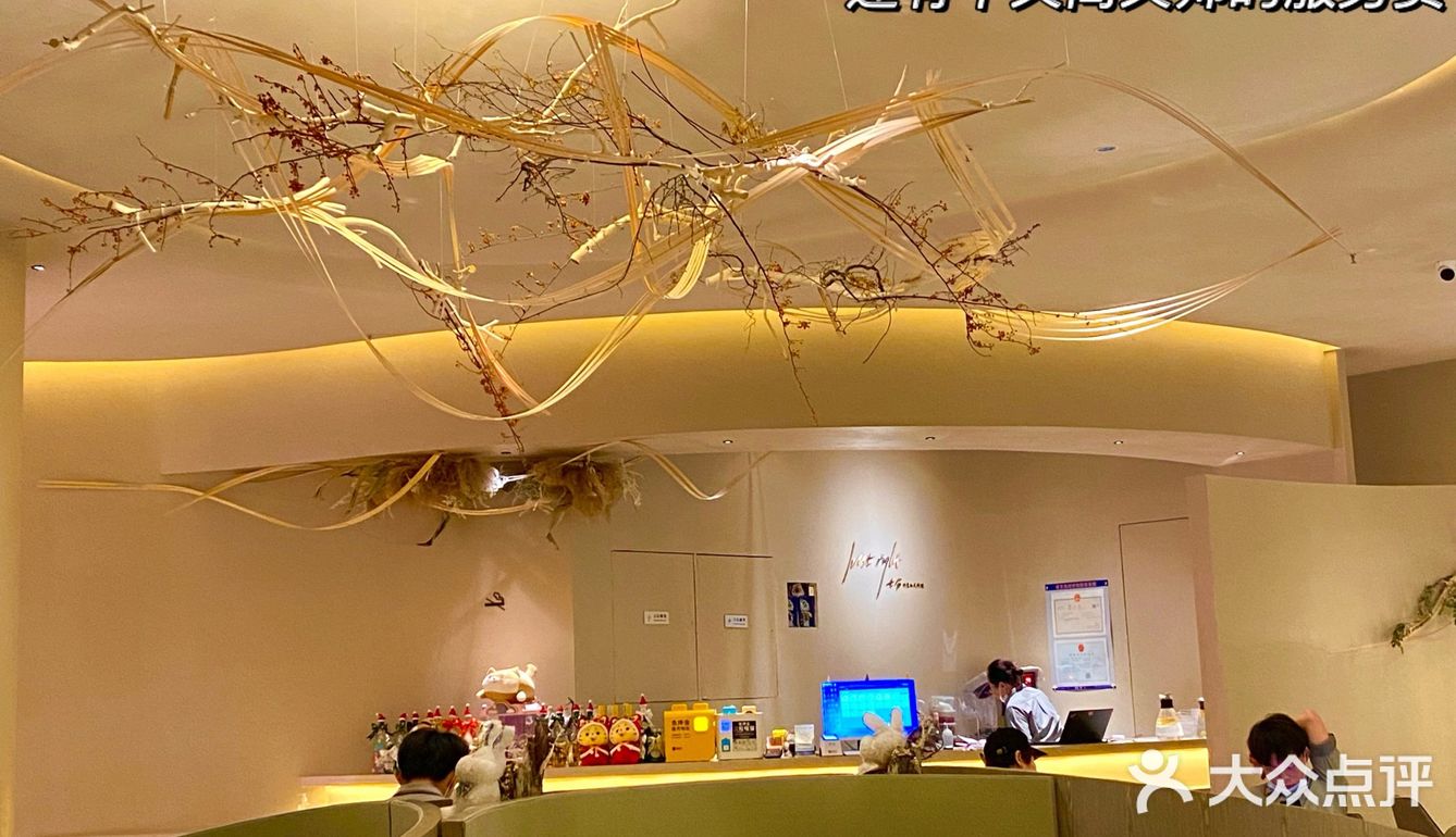 🆘这家店真的氛围感一绝！餐品颜值也很高
