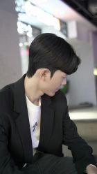 -一家只做男发烫染的店