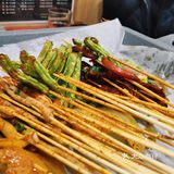 只有三四张桌子，我们晚上去的时候运气比较好还有位置