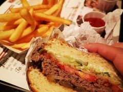 -The Habit Burger Grill 哈比特汉堡(复兴soho店)