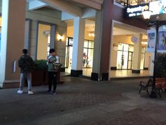 -王府井奥莱临潼小镇(临潼店)