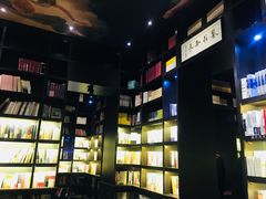 -钟书阁(松江泰晤士小镇店)