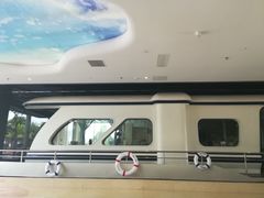 -皇马海口湾海景酒店(万绿园秀英港店)