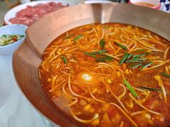 -毛辣果·贵州红酸汤牛肉火锅(西单店)