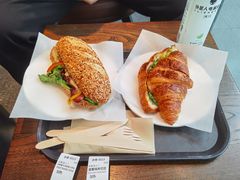 蛋香鸡肉可颂-星巴克(西湖天地店)