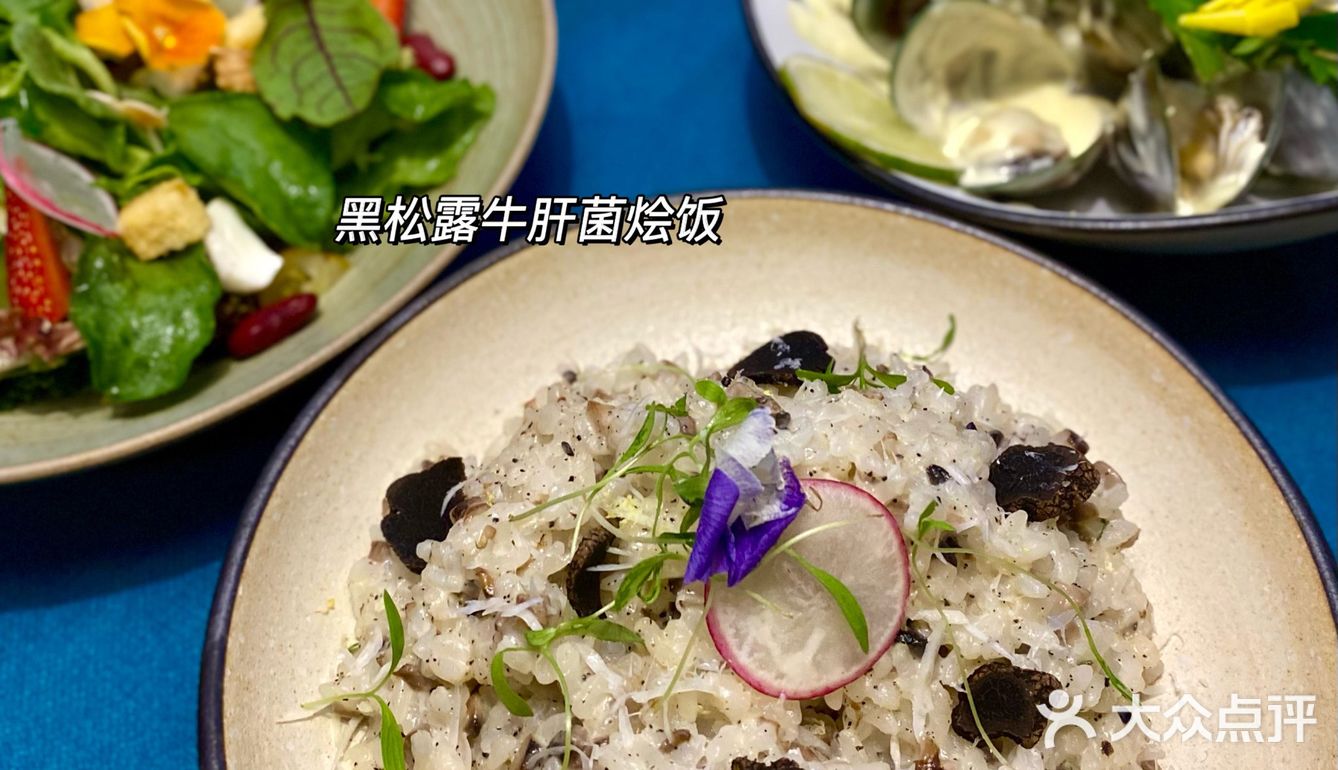 江景餐厅｜重庆竟然有在鲜花丛中品尝美食⁉️