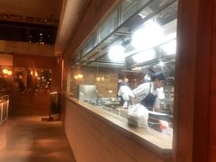 -ROAST coffee & eatery