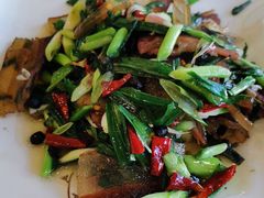 -石磨豆花家常菜·牦牛排土火锅