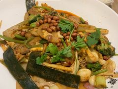 酱香香锅-拿渡·水煮鱼麻辣香锅(王府井奥莱·香江小镇店)