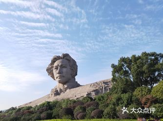 去橘子洲需要预约噢！在景点入口直接扫二维码就可以预约