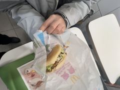 -麦当劳(上海虹桥站30B检票口楼上)