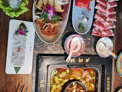 -老牌坊云南鱼豆花火锅(哈西万达店)