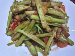 酸辣水芹炒黑猪雪花肉-桂小厨广西菜(桂林万象城店)