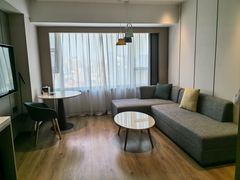 -上海南京路步行街假日酒店