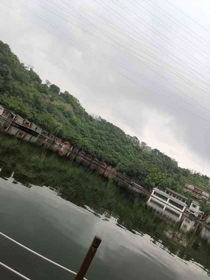 碧湖山庄生态火锅·烤全羊-"环境不错.菜品新鲜.我们点的微辣.确实不.