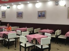大堂-红宝石·鲜奶小方·海派西点房(南丹店)