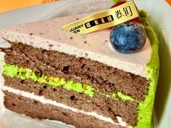 开心果树莓巧克力切角-卷们·现制生日蛋糕·蓝风车动物奶油(金源店)
