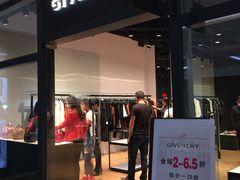 -GIVENCHY(佛罗伦萨小镇奥莱店)