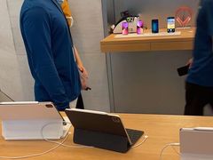 -Apple零售店(华贸购物中心店)