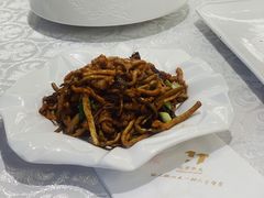 鲜茶树菇炒肉丝-马凯餐厅(地安门店)