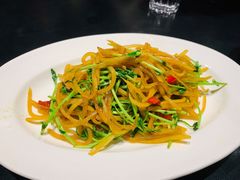 酸辣土豆丝炒豆苗-老头儿油爆虾·1987杭州烟火味(湖滨银泰in77D区店)