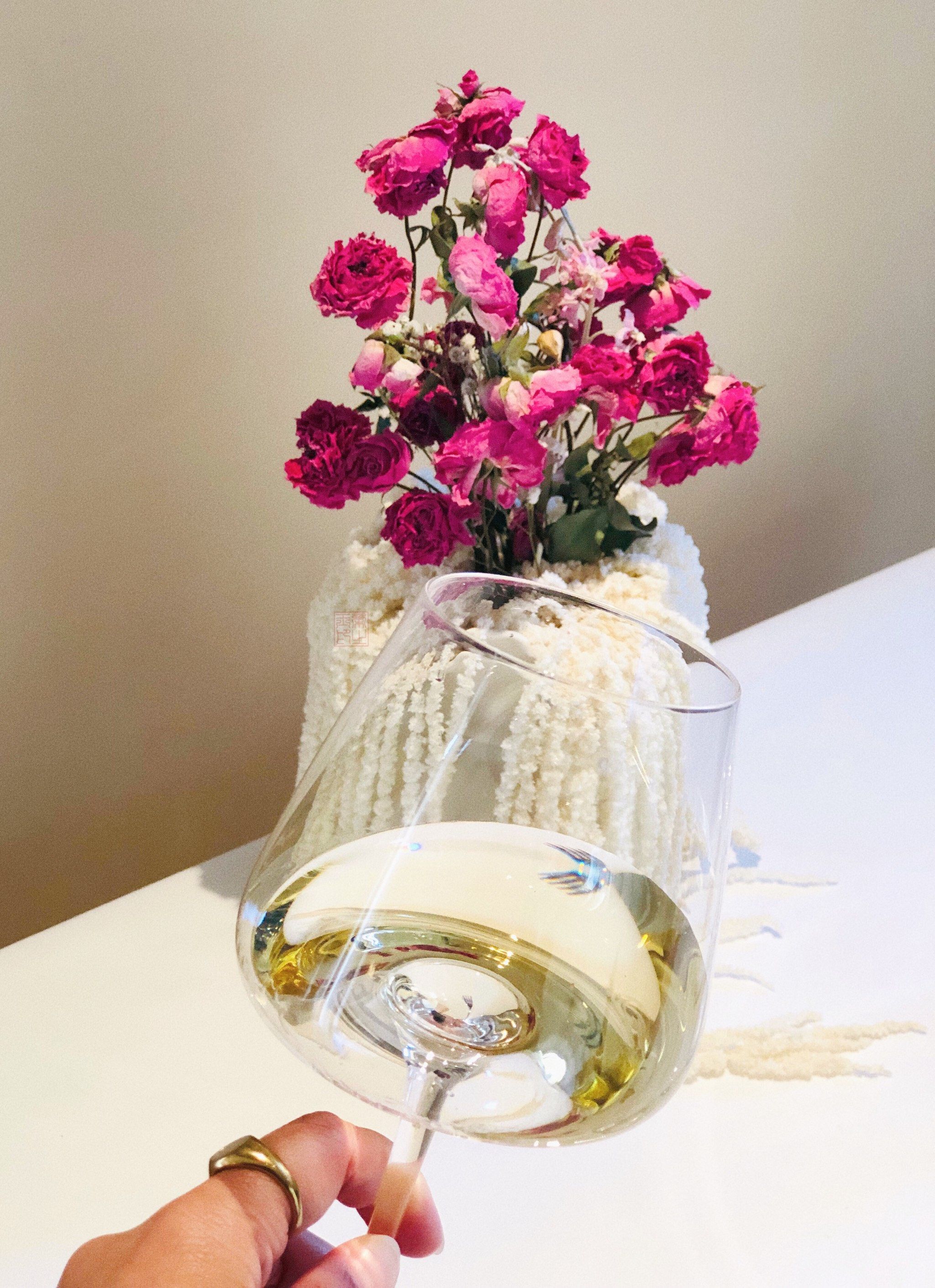 鲜花与酒,都是生活中的小美好