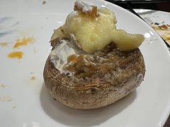 肉酱芝士烤蘑菇-山海经·海边人家 海鲜新青岛菜(扬州路店)