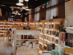 -新华里咖啡书吧(新华书店小寨店)