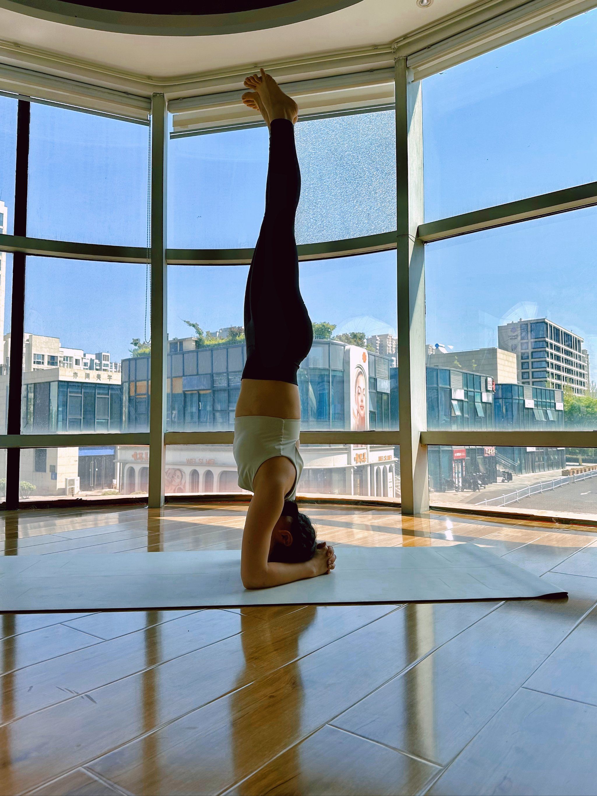 发现宝藏瑜伽馆 #值得打卡 #瑜伽馆 #自由倒立教学