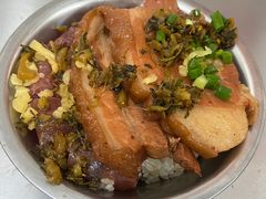 香肠糯米扣肉饭-梁阿婆廿年老牌扣肉糯米饭